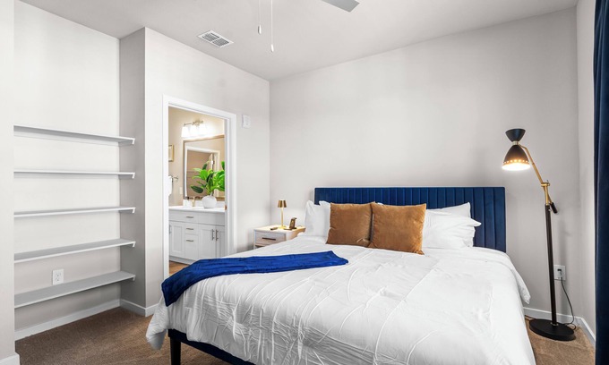 Southside Apartment | 1 Min to Mayo Clinic, 5 to Beach Luxury Suite with 2 King Beds