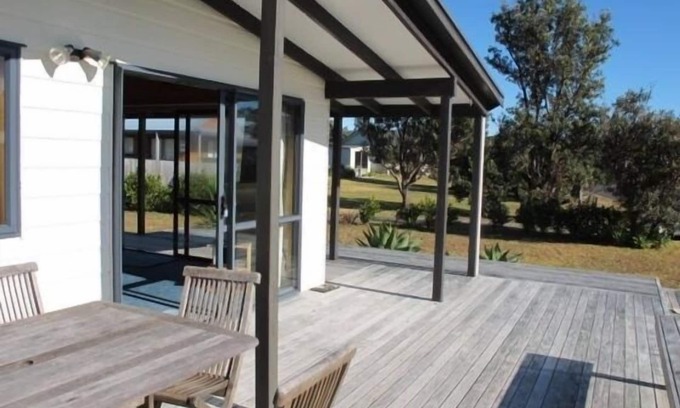 Matarangi House | 1 minute to the Beach
