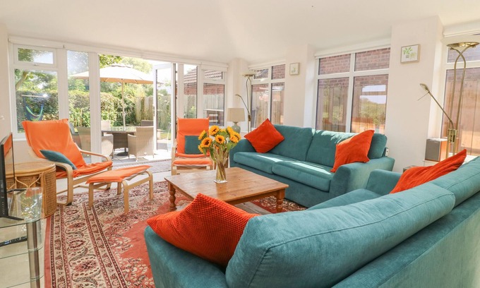 Pocklington House | 1 OSHAWA DELL, pet friendly, with a garden in Pocklington