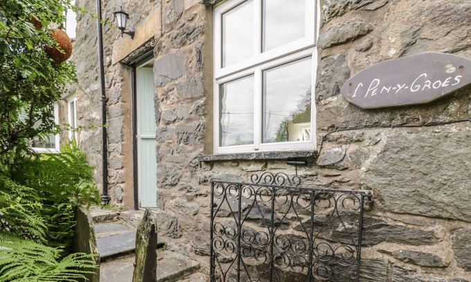 Penmachno Cottage | 1 PENYGROES, family friendly, with open fire in Penmachno