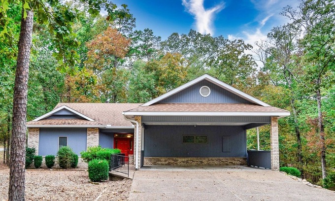 Hot Springs Village House | 1 Redondo Way - HDTV, WIFI. Large, spacious one level home in Diamante