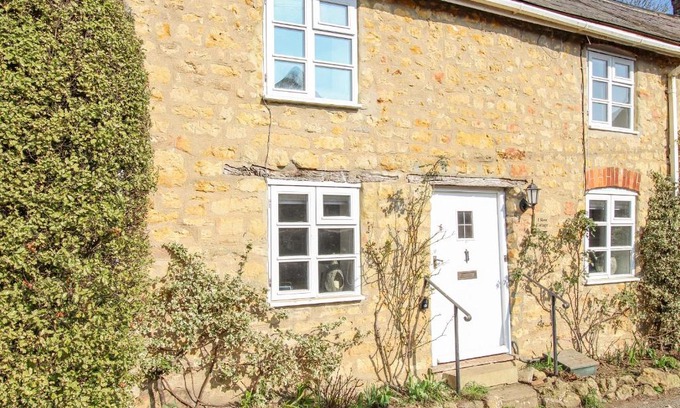 Shipton Gorge House | 1 Rose Cottage