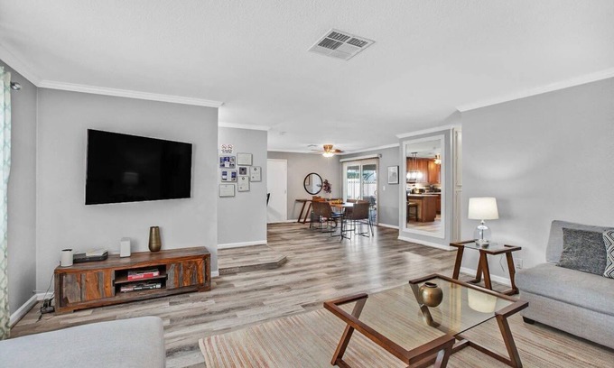 Highland Hills House | 1 Story Henderson Home w 3BR, Hot tub, Sleeps 6