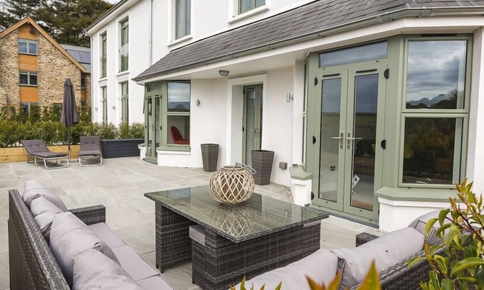 Bugford Cottage | 1 THE MANOR HOUSE, HILLFIELD VILLAGE, family friendly in Dartmouth