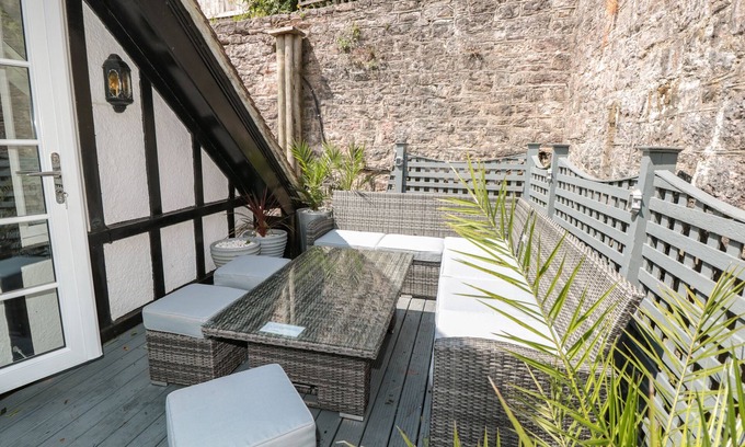 Dartmouth Cottage | 1 The Old Coach House