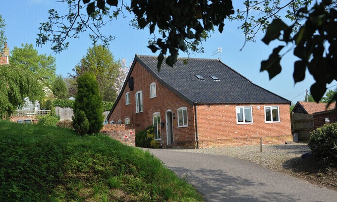 Huntingfield Cottage | 1 THE OLD COACH HOUSE, pet friendly, with open fire in Laxfield