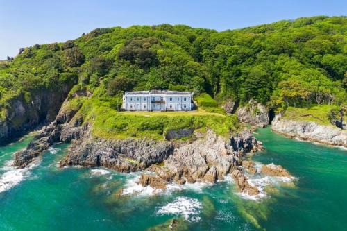 Torpoint Apartment | 1 The Old Signal House, Penlee Point