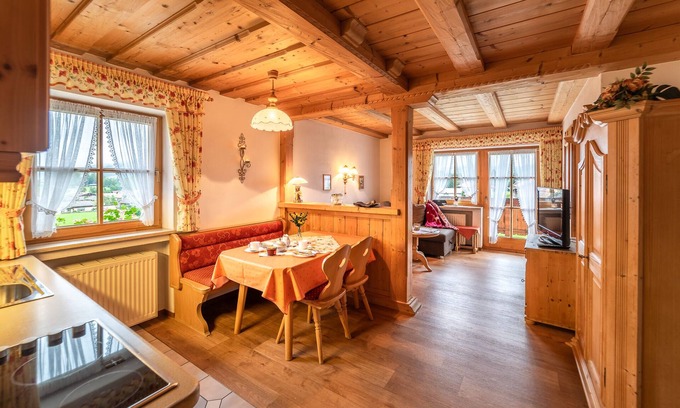Ruhpolding Apartment | 1 vacation apartment 43sqm, balcony, kitchenette, 1 bedroom, 1 bed-sitting room, WLAN