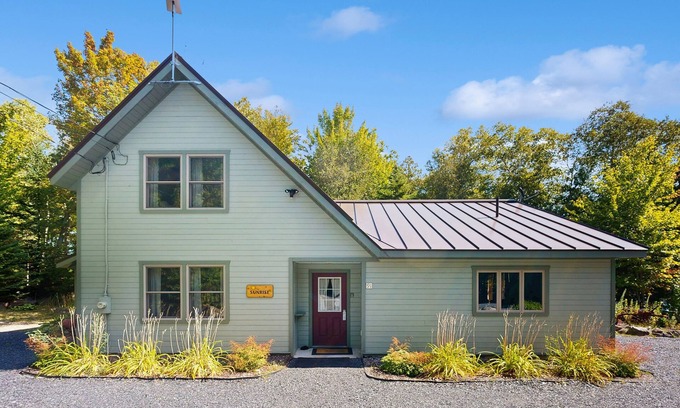 Greenville House | 10-acre waterfront hideaway with kayak, private dock on Prong Pond & firepit