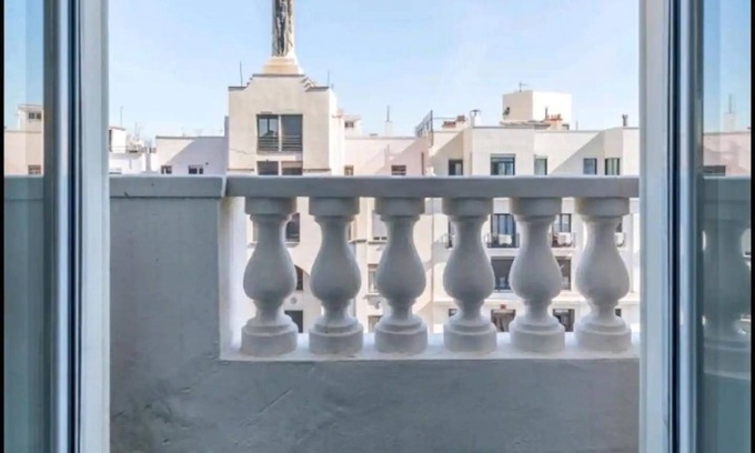 Palacio Apartment | 10 apartment in gran vía with two balconies and views