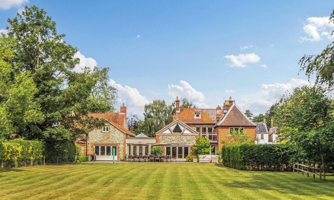 East Rudham Cottage | 10 bedroom accommodation in East Rudham, near Fakenham