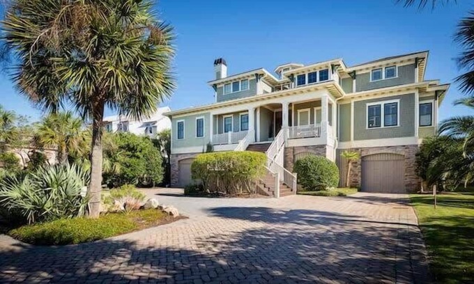 Isle of Palms House | 10 Bedroom Oceanfront Estate|Beachfront Pool