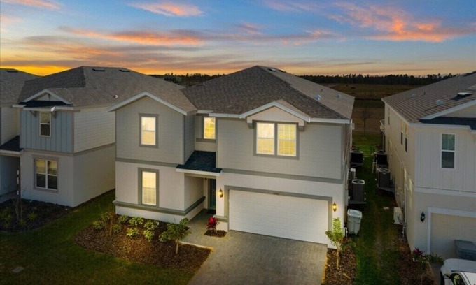 Four Corners House | 10 Bedrooms/8 Bathrooms/Windsor Cay (15981CC)