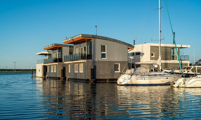 Kroeslin House | 10. floating houses (105 m²) Triton with sauna - Floating House Triton with fireplace