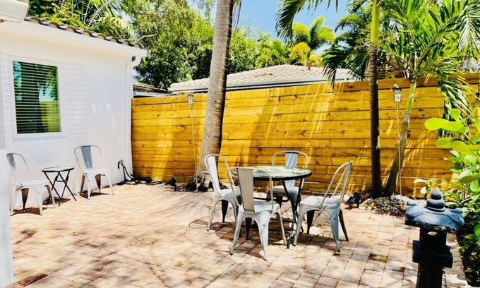Croissant Park Cottage | 10% Gorgeous Cottage close to Downtown & Fort Lauderdale beach