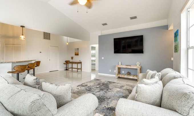 Broadmoor House | 10 Mi to Public Beaches: Coastal Florida Retreat