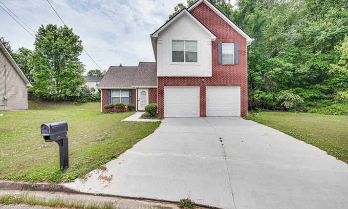 Lithonia House | 10 Mi to Stone Mtn Park: Spacious Home in Lithonia