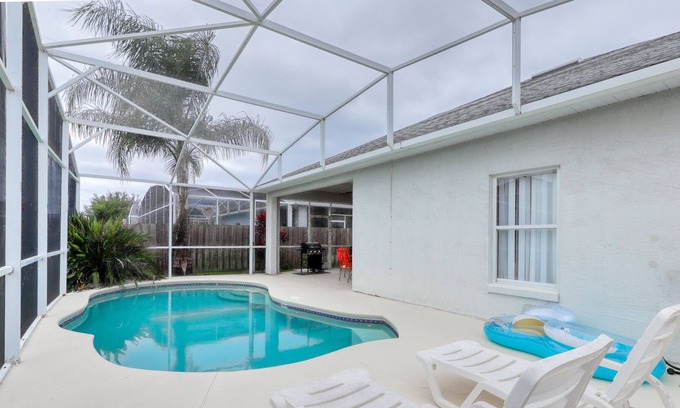 Esprit House | 10 Miles to Disney, Private Pool, Quiet Neighborhood - Snowbirds Welcome
