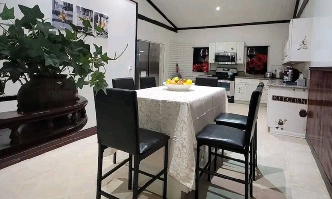 San Gabriel House | 10 miles to DTLA, steps away from SG Hilton