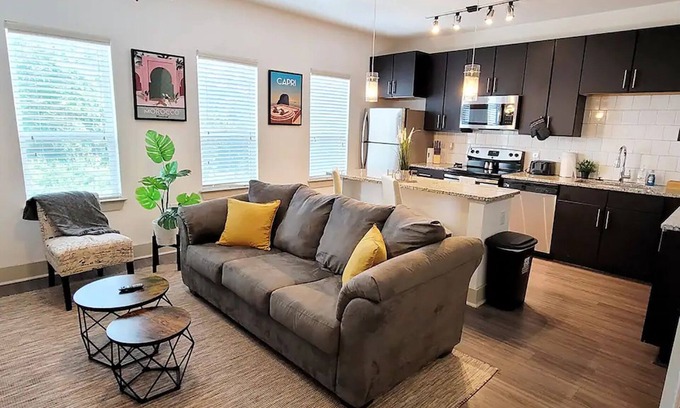 Westside Condo | 10 min to Georgia Aquarium Mercedez Benz Stadium State Farm Arena Free Parking