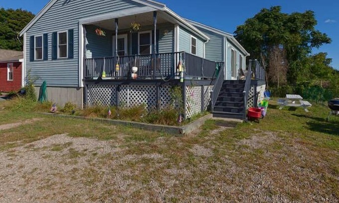 Onset House | 10 Min Walk To The Water. Central Air.