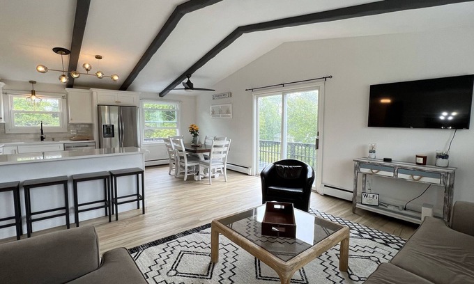 Matunuck House | 10-min walk to SK Town Beach/4 bed 2-bath home in Blackberry Hills neighborhood