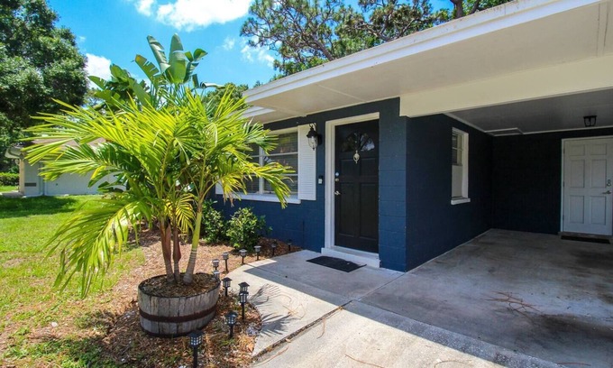 Venice Gardens House | 10 mins from Venice Beach & Downtown w/2 beds 1 bath