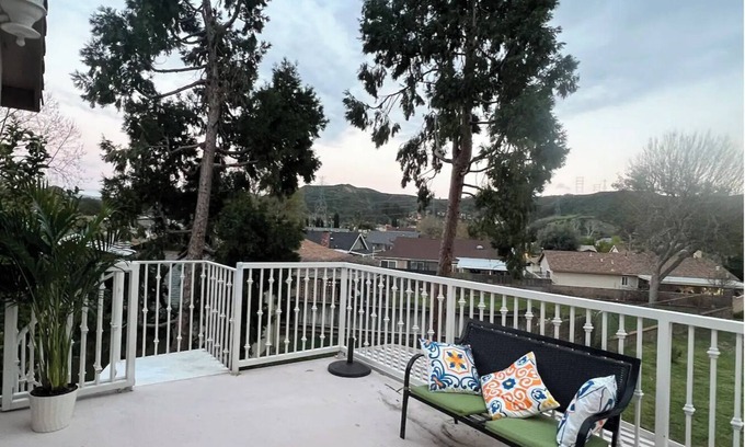 Santa Clarita Apartment | 10 Mins Six Flags,Downtown Newhall,Hollywood, Santa Clarita
