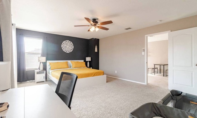 Heritage House | 10 mins to Sea World! Lackland AFBase, Playscape ,Hammock , spacious home.