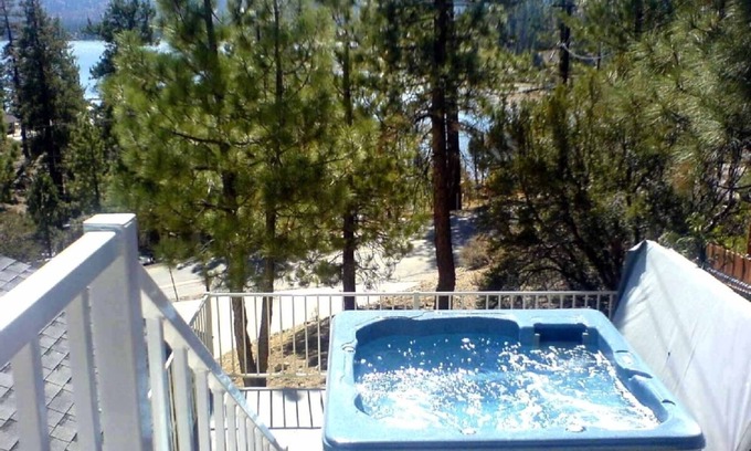 Fawnskin House | 10 mins to Slope ~ Luxury 180 Degrees Lake View