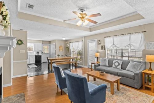 South Baton Rouge House | 10 Mins to Tiger Stadium South Burbank Bungalow