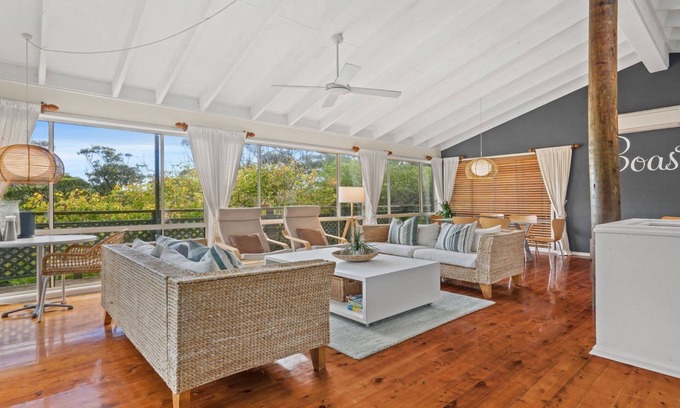Copacabana House | 10 minute walk to Copacabana Beach, shops and cafes