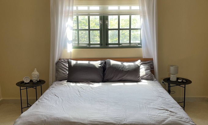 Washington Condo | 10 minute walk to Palm Beach w/space for 4!
