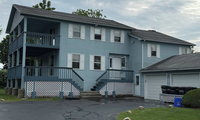 Eastward Look House | 10 MINUTE WALK TO THE BEACH 5 BEDROOMS 3 FULL BATHROOMS SLEEPS 14