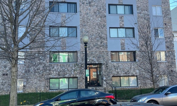 Southeast House | 10 minutes to sports, dining, sights (memorials, museums) etc.