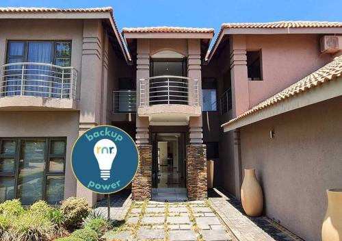 Hartbeespoort House | 10 Pecanwood Dr 4 Bedroom Beauty