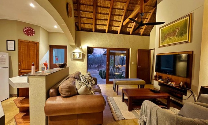 Hoedspruit Ski Chalet | 10 Raptors Lodge