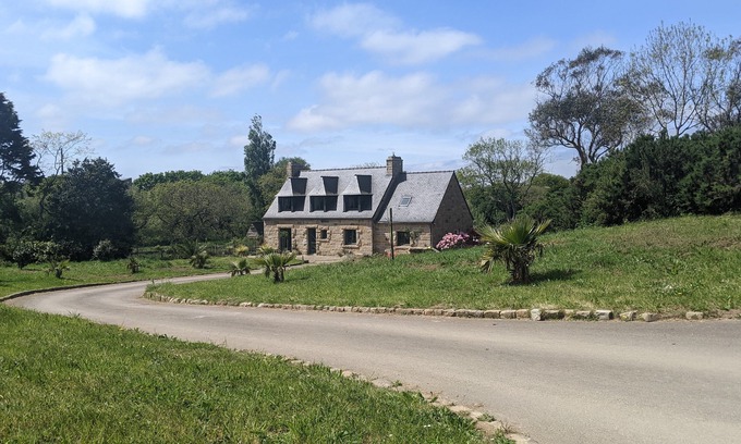 Ploudalmezeau House | 10 to 14 people | Heated swimming pool | 1ha enclosed natural garden | Not overlooked