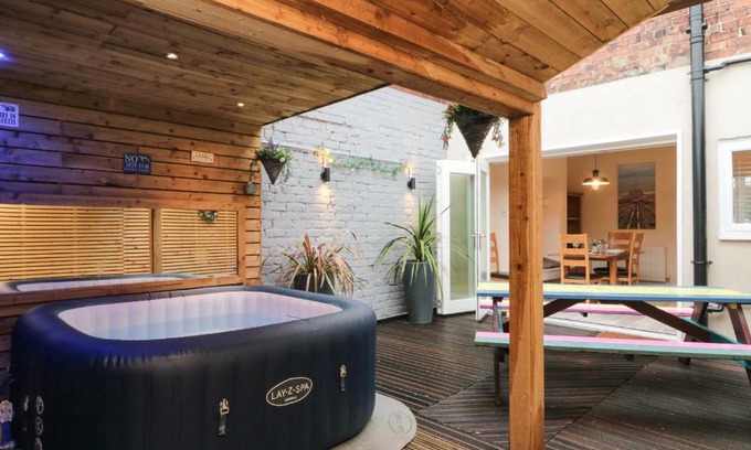 Guisborough House | 10 Walton Terrace