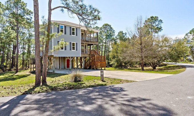 Dauphin Island House | 100+ 5-STAR Reviews: Family Home 5 Min. Walk to Beach Neighborhood Pool & Tennis