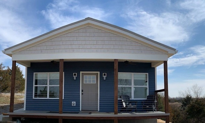 Williamstown House | 100 Acre Relaxing Retreat Near ARK- sleeps 30!