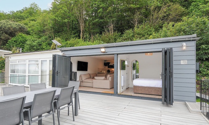 Millendreath House | 100 HILLSIDE VILLAS, pet friendly, country holiday cottage in Looe