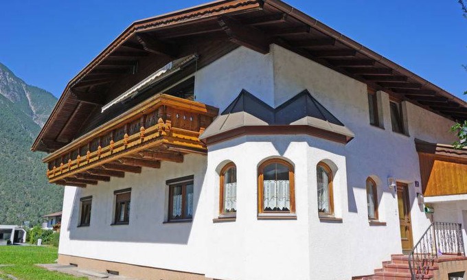 Landeck House | 100 m² Farmhouse ∙ 3 bedrooms ∙ 8 guests