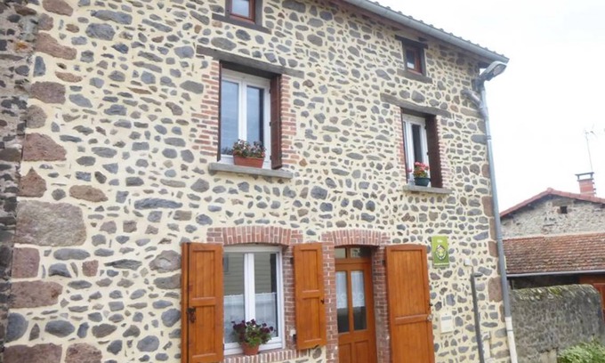 Mazeyrat-Aurouze House | 100 m² House ∙ 4 bedrooms ∙ 8 guests