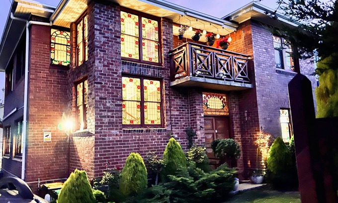 North Hobart Apartment | 100 square meters, 2 bedrooms/2 bathrooms/whole kitchen, 2.3km to Hobart CBD
