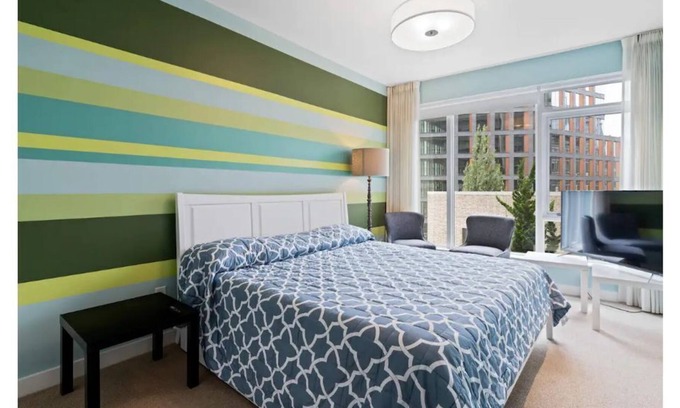 Pearl District Condo | 100% walkable 3br Property close to Street Car