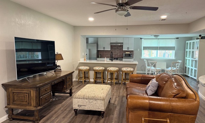 Oak Cliff House | 1000mbps Fiber internet, 3 bed/2bath Dallas Home