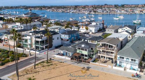 Balboa Peninsula House | 1002 E Oceanfront