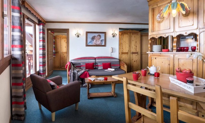 Val-Thorens Apartment | 100m from resort center, fitness, balcony, tv, ski locker, 45m², Val Thorens