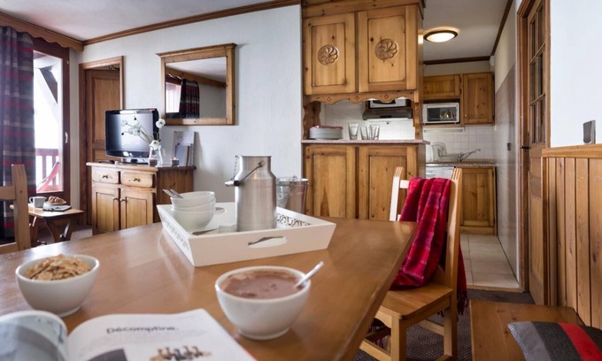 Val-Thorens Apartment | 100m from resort center, fitness, balcony, tv, ski locker, 49m², Val Thorens